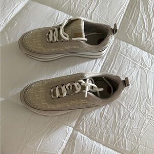 DKNY Beige Cream Logo-Print Platform Sneakers